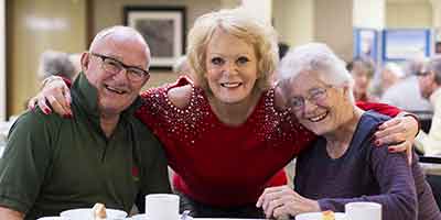 Sherrie Hewson Visits The Hawthorns Clevedon Smiles Residents Photo Selfie